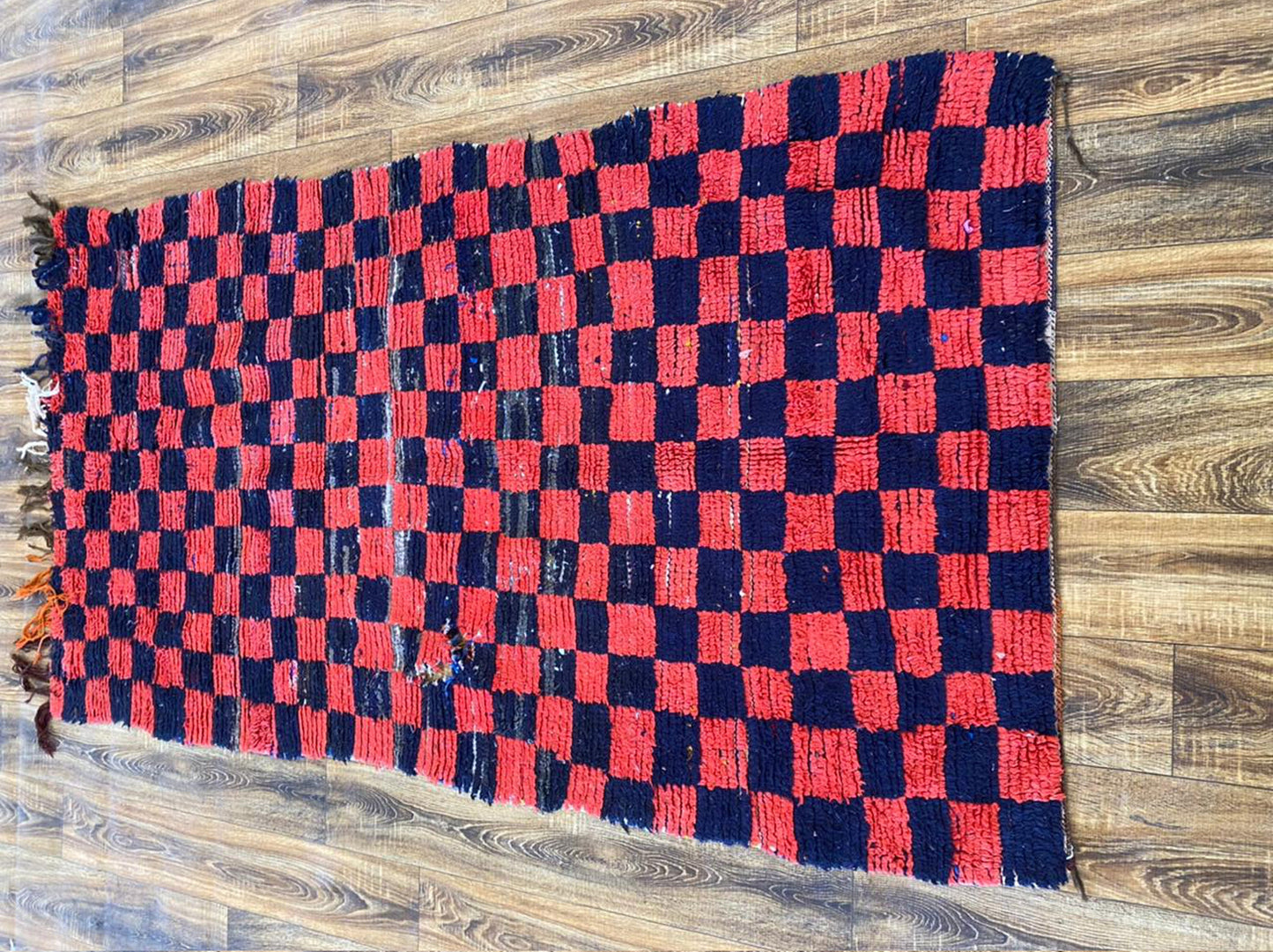 Authentique tapis à carreaux berbère vintage marocain 4x7 pi.