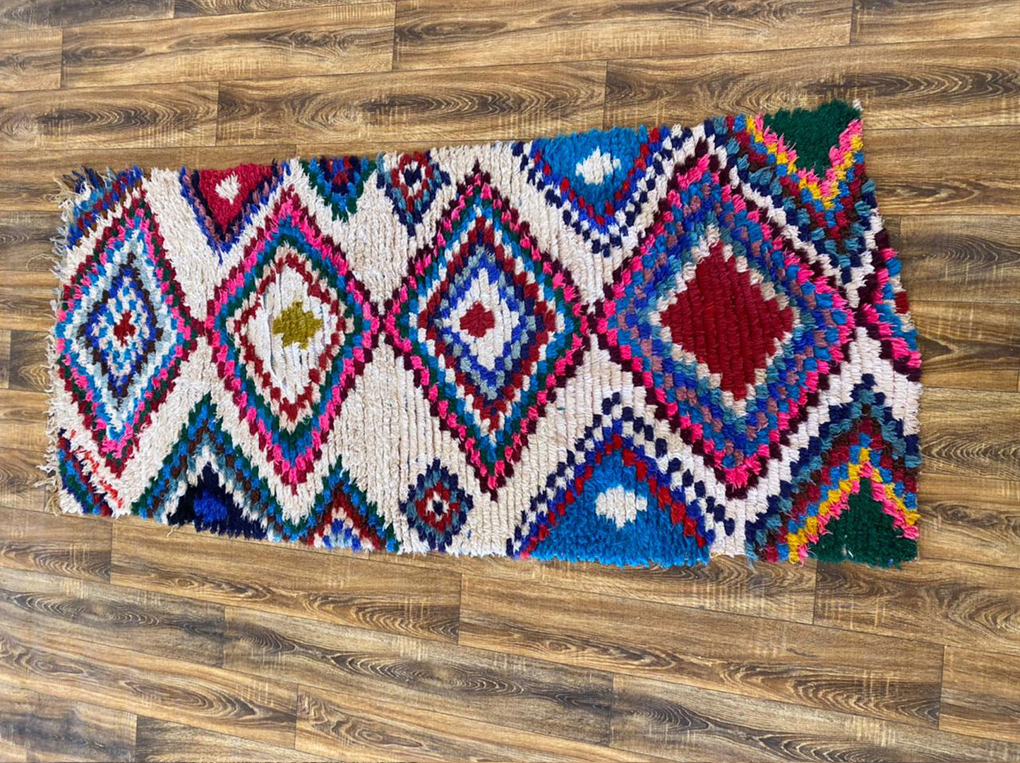 Tapis berbère marocain vintage shag, tapis tissé Azilal 3x7 pieds.