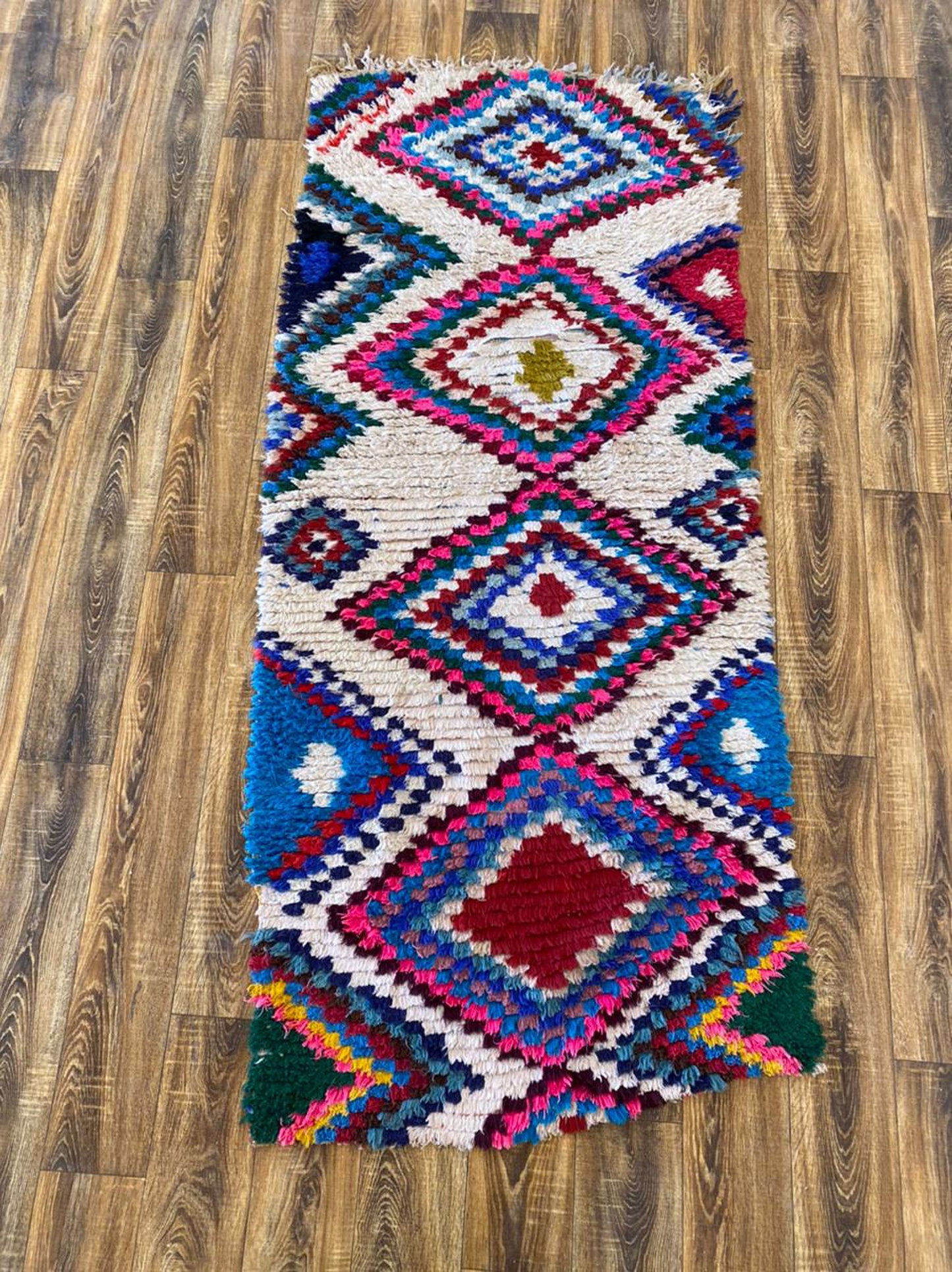 Tapis berbère marocain vintage shag, tapis tissé Azilal 3x7 pieds.