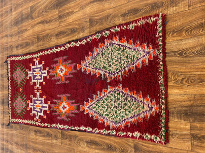 Tapis de couloir berbère tissé Azilal marocain vintage 3x9 pieds.