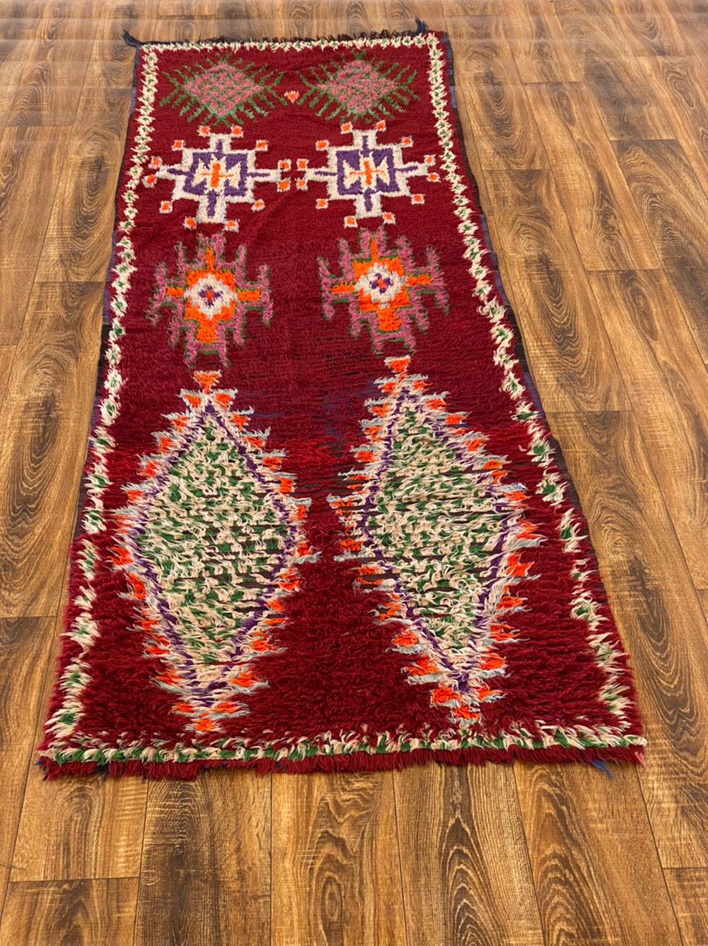 Tapis de couloir berbère tissé Azilal marocain vintage 3x9 pieds.