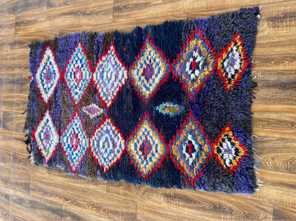 Tapis berbère vintage marocain de petite taille 3x6 pi.