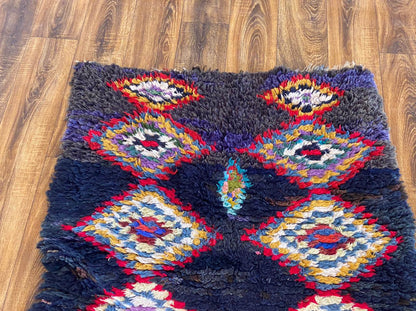 Tapis berbère vintage marocain de petite taille 3x6 pi.