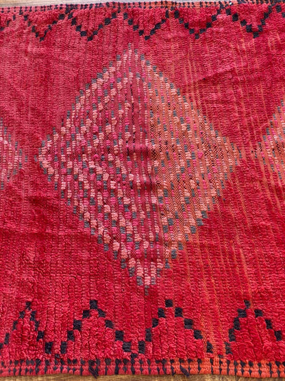 Tapis de couloir marocain vintage rouge abstrait 4x11, tapis de couloir berbère extra long.