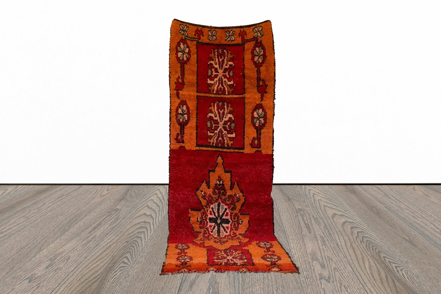 Tapis marocain vintage de 4 x 11 pieds de long.