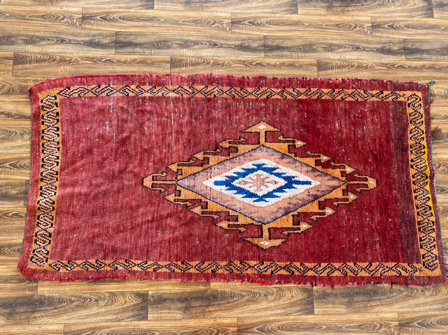 Tapis marocain vintage 4x8 pieds.