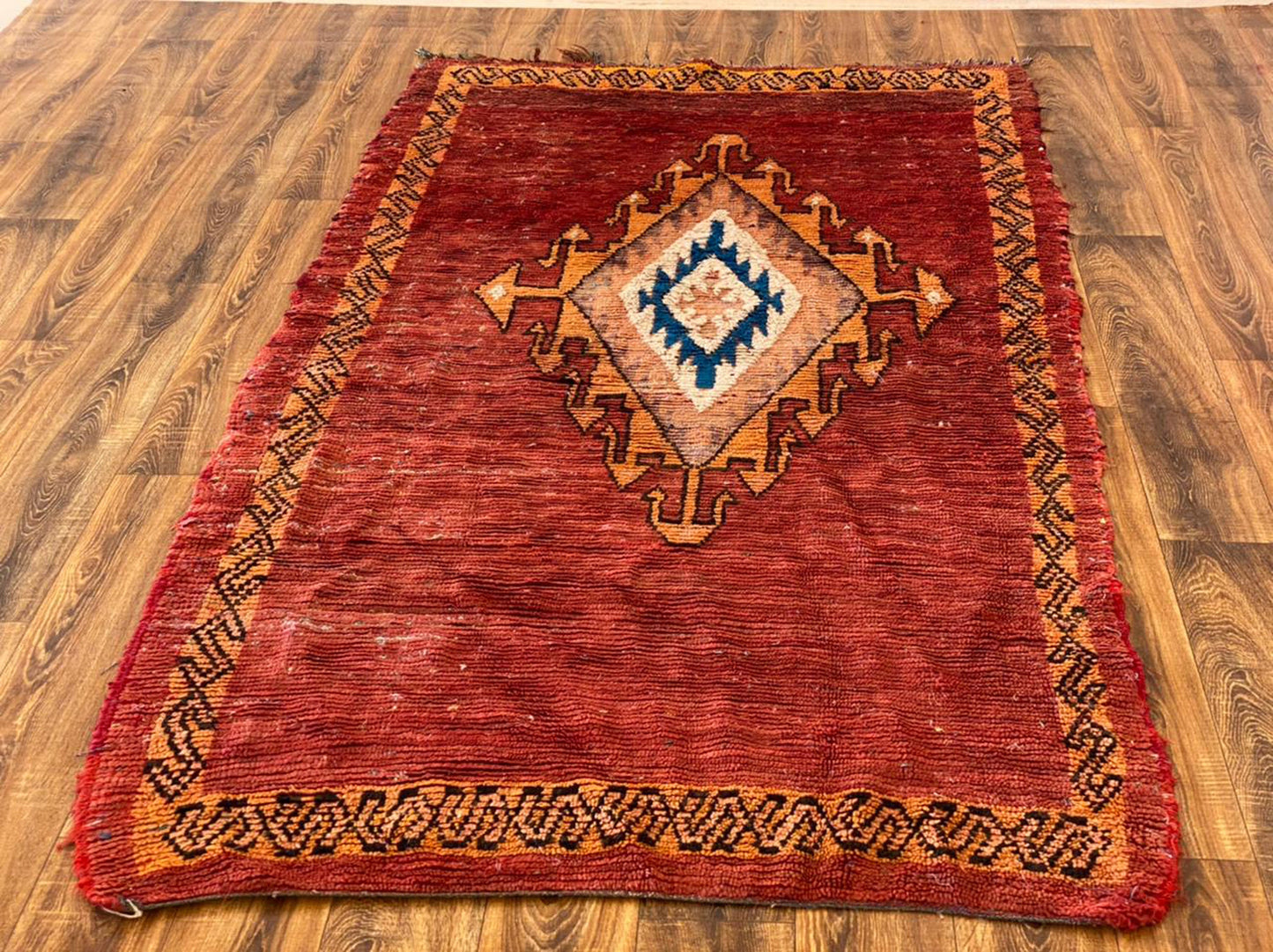 Tapis marocain vintage 4x8 pieds.