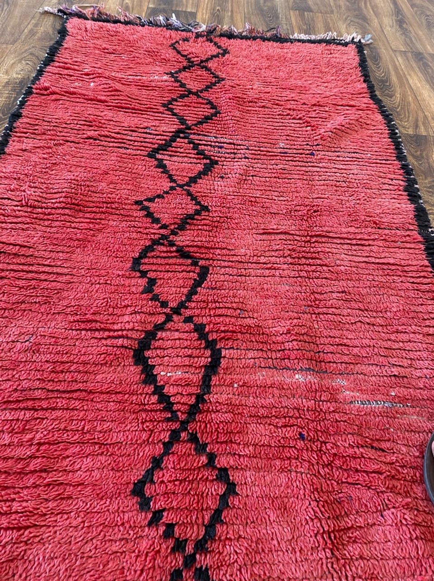 Tapis berbère marocain en laine tissée 3x7 pieds.