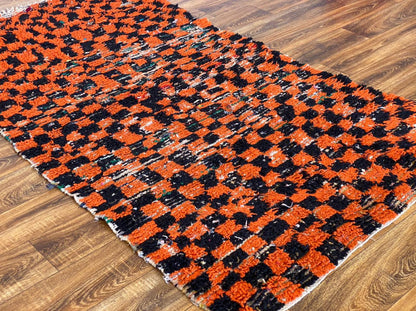 Tapis marocain à carreaux vintage 4x7 pieds.