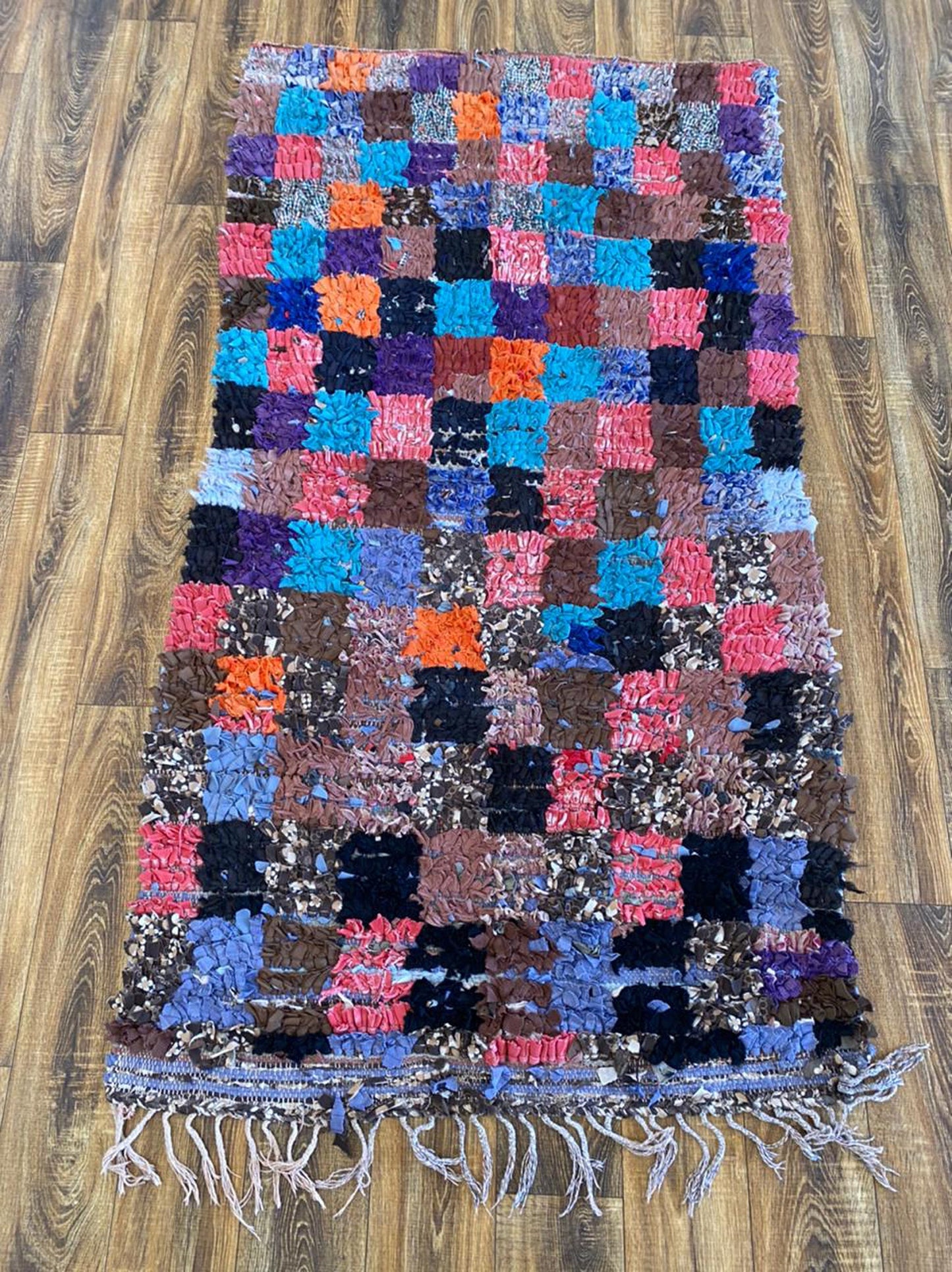 Tapis marocain Boucherouite vintage 3x6 pieds.