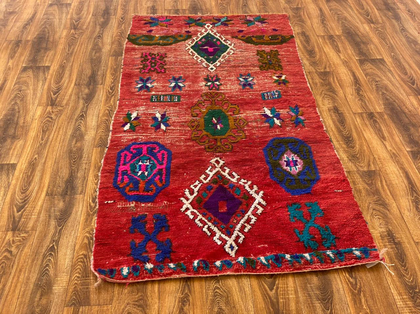 Tapis marocain vintage en laine 3x8 pieds.