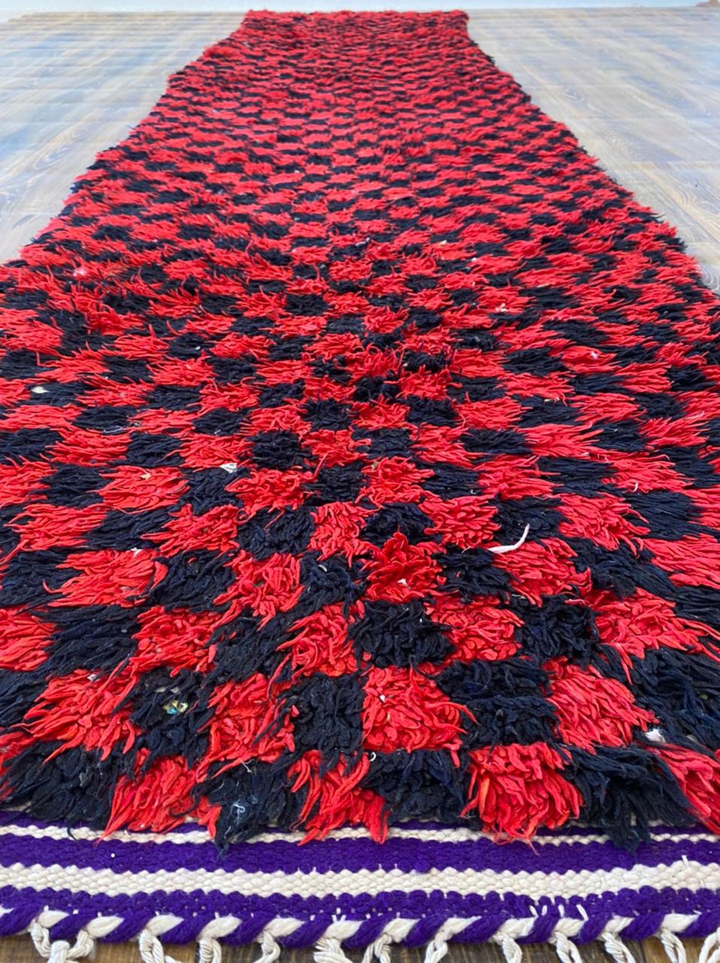 Tapis de couloir berbère à carreaux vintage marocain 3x11 pi.