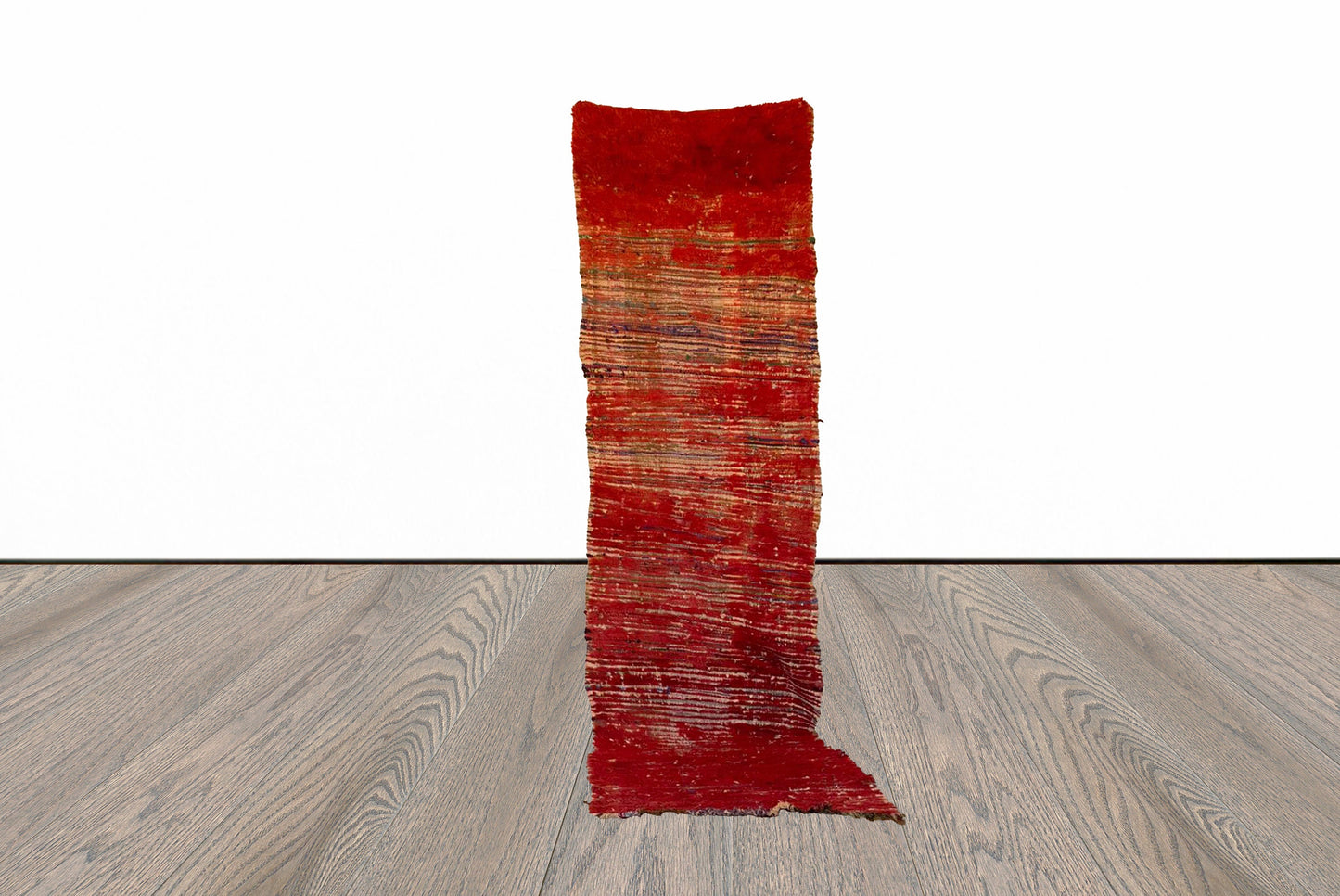 Tapis marocain rouge étroit 3x11 pi.