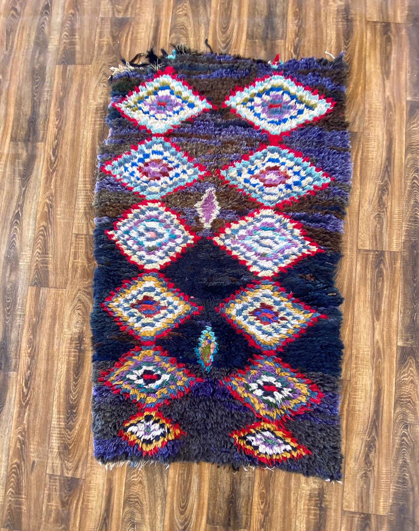 Tapis berbère vintage marocain de petite taille 3x6 pi.