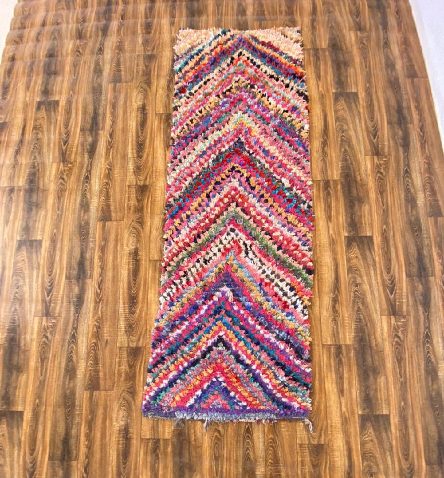 Tapis de couloir berbère marocain vintage Boucherouite 3x8 pieds.