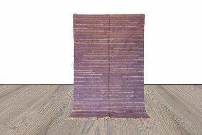 Tapis berbère violet marocain 4x7 pieds.