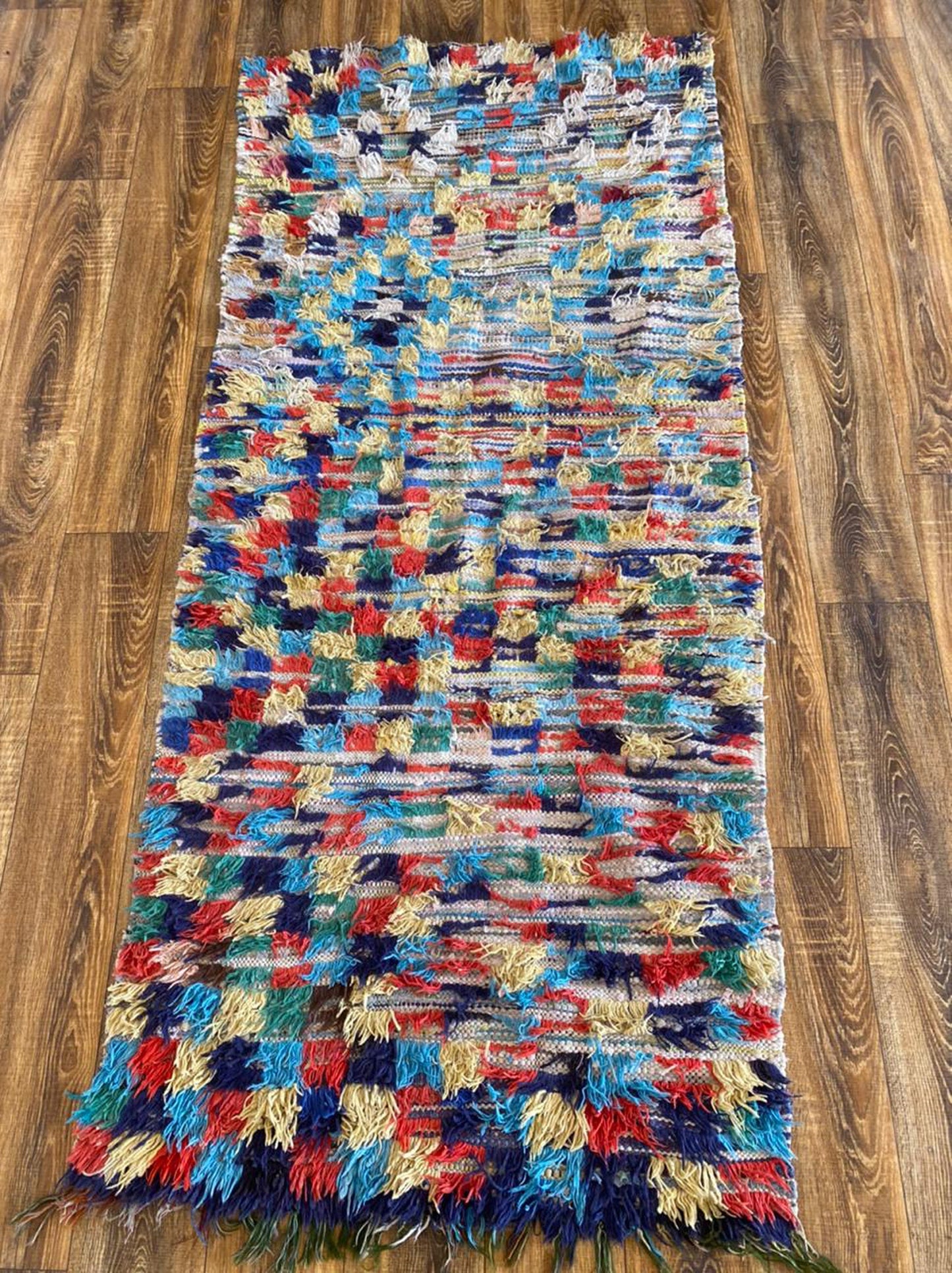 Tapis berbère vintage marocain 3x7 pieds.