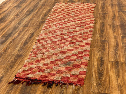 Tapis de couloir étroit vintage à carreaux 3x8, tapis de couloir tissé marocain berbère.