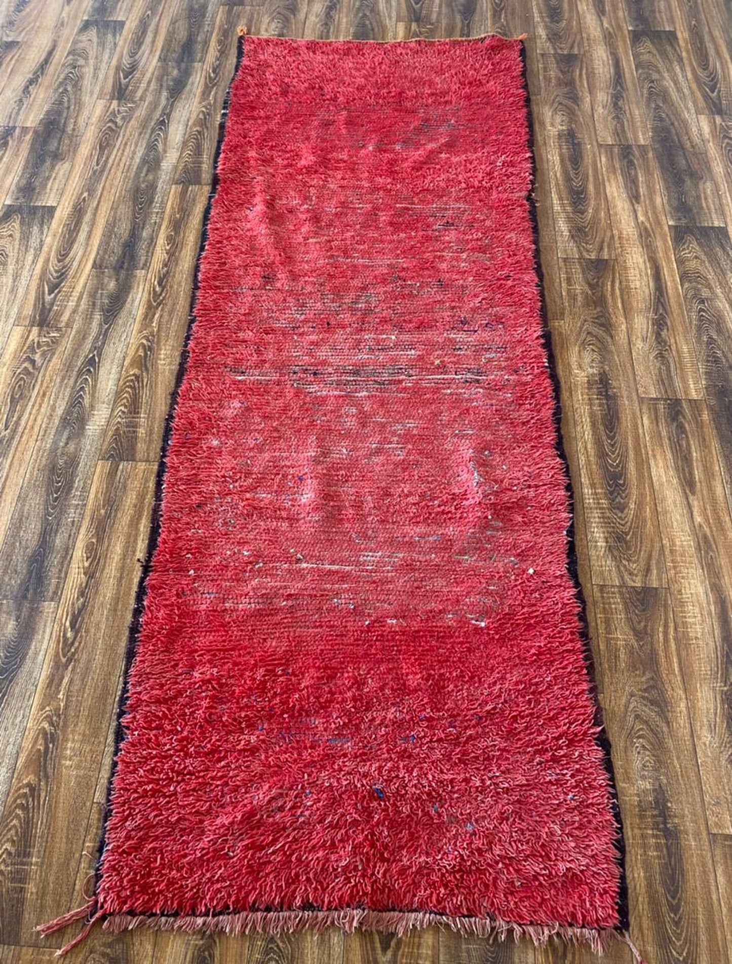 Tapis de couloir marocain vintage rouge 3x9 pieds.