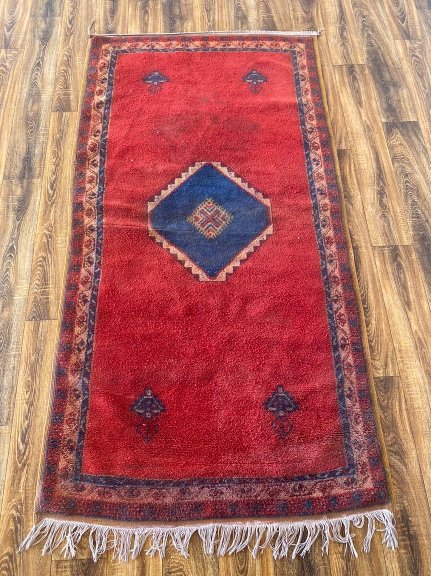 Tapis marocain vintage 4x7 pieds.