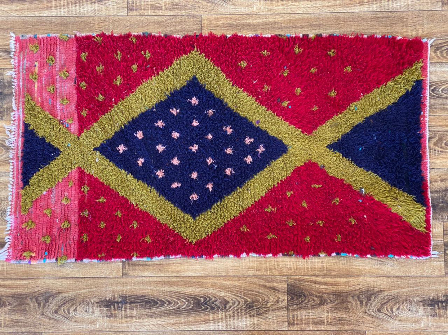 Petit tapis marocain vintage, 2x4, tapis berbères rouges étroits.