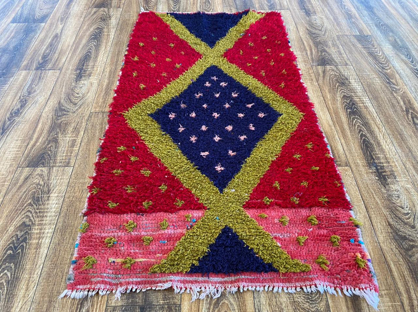 Petit tapis marocain vintage, 2x4, tapis berbères rouges étroits.