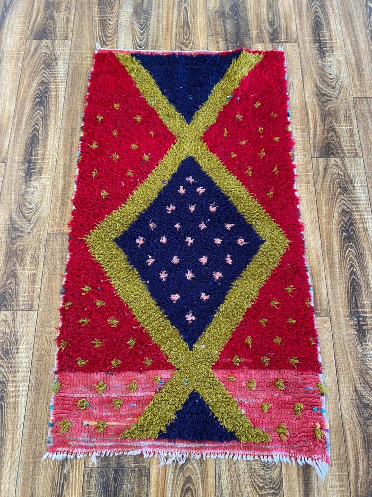 Petit tapis marocain vintage, 2x4, tapis berbères rouges étroits.