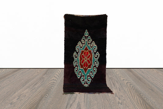 Tapis marocain vintage noir 3x6 pieds.