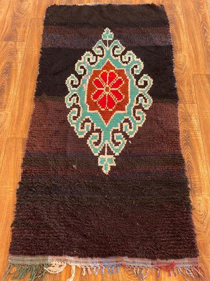 Tapis marocain vintage noir 3x6 pieds.