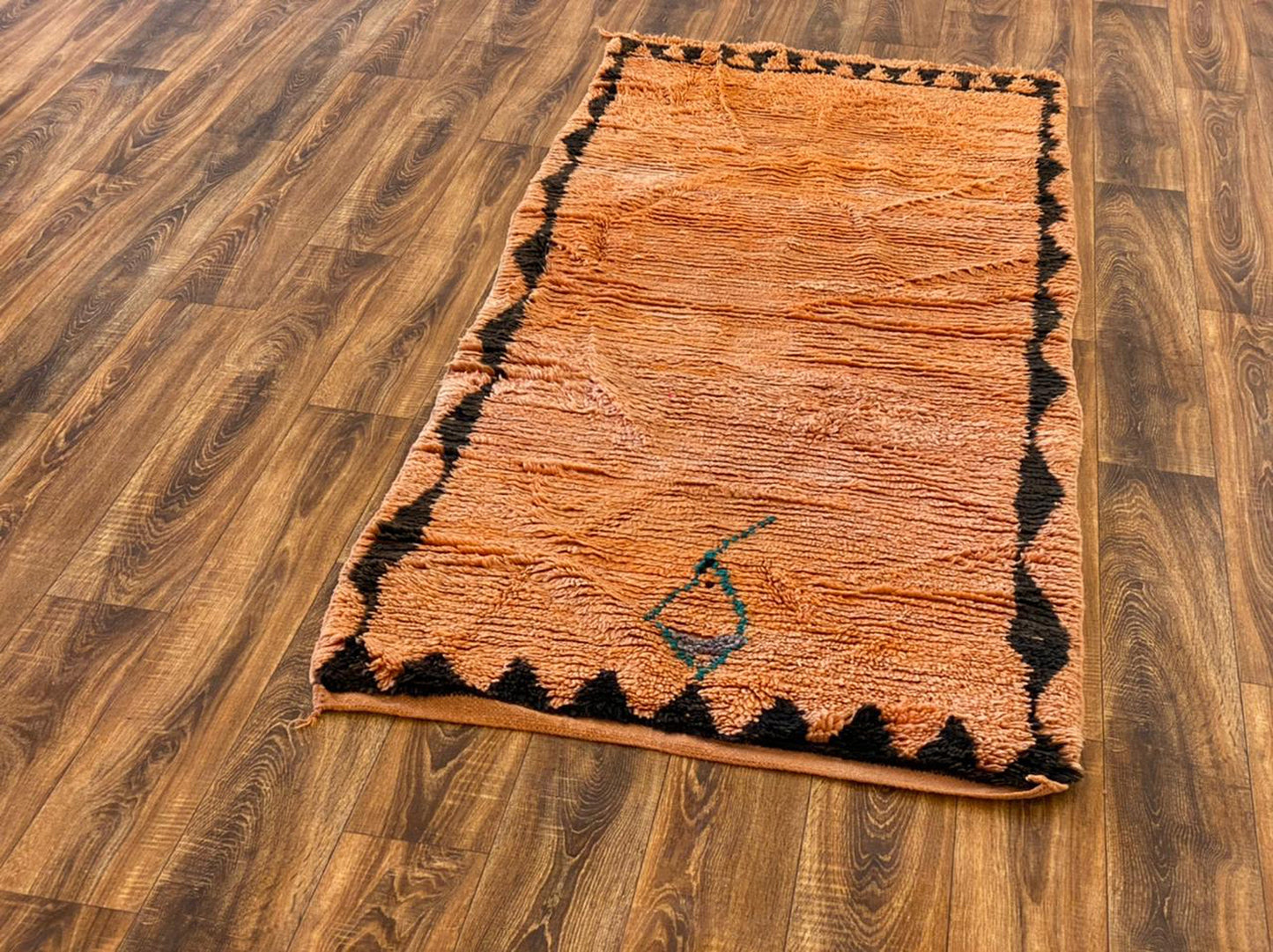 Tapis berbère marocain vintage 3x7 pieds.