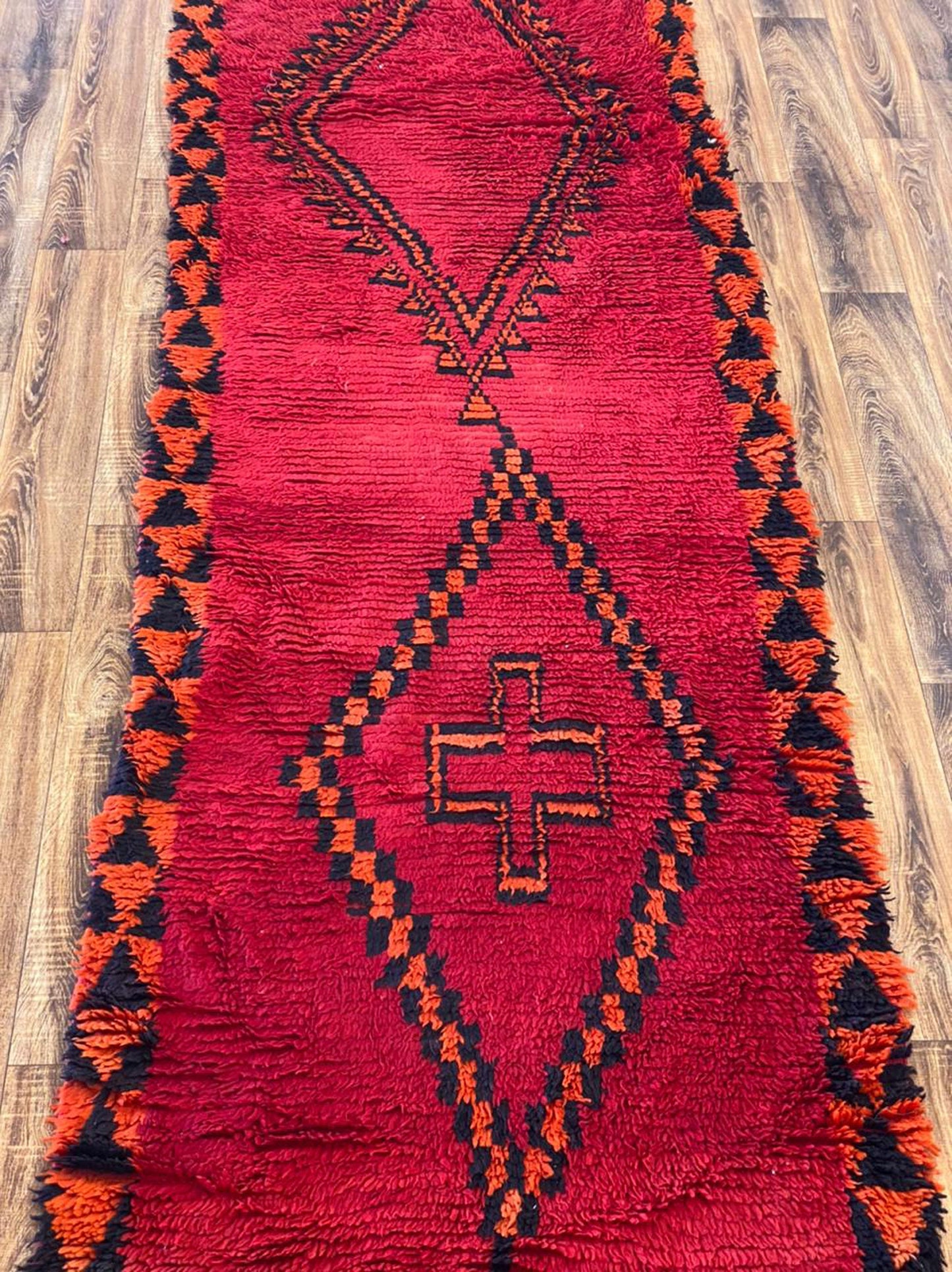 Tapis berbère marocain long 4x11 pieds.