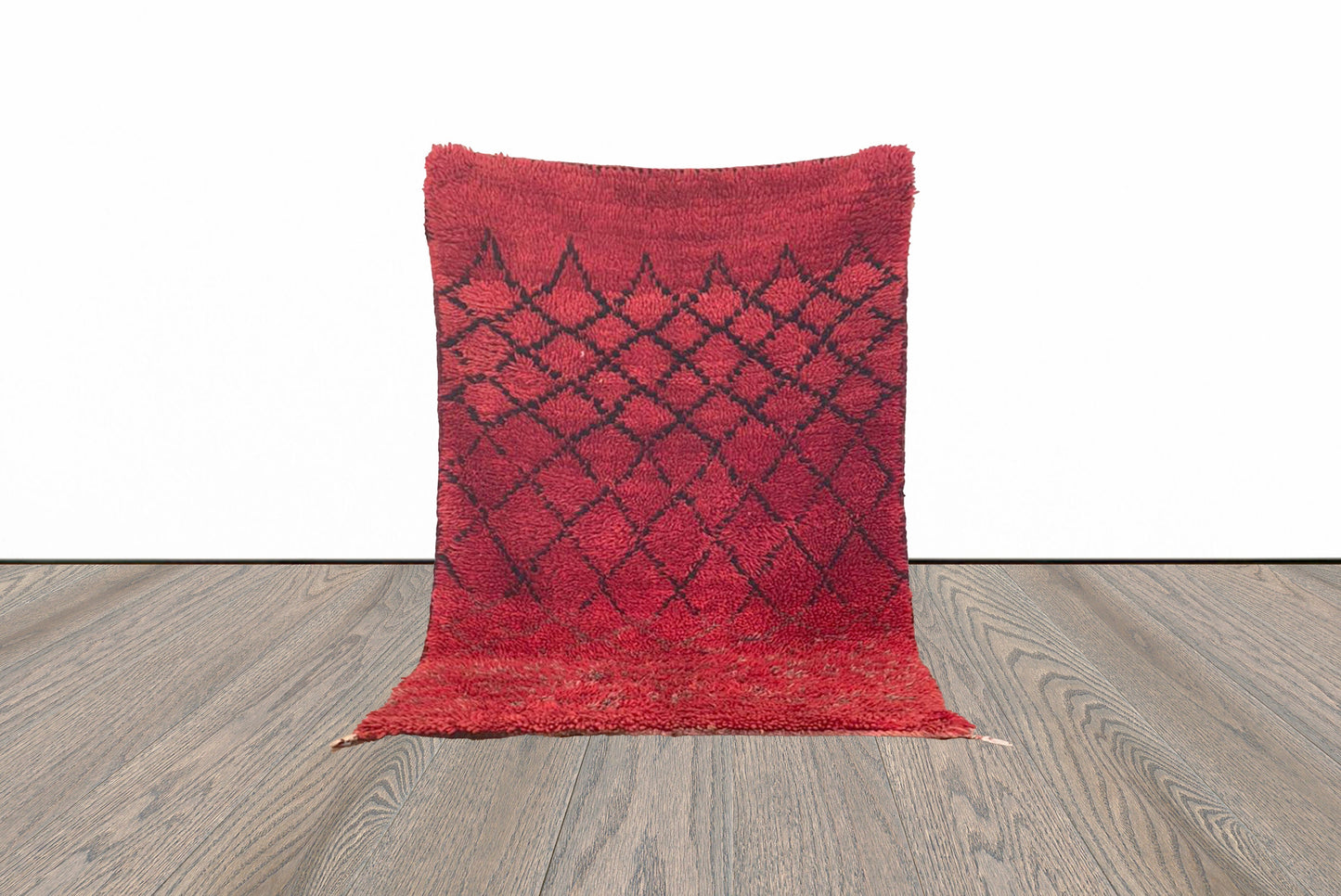 Petit tapis shaggy marocain rouge 3x5 pieds.