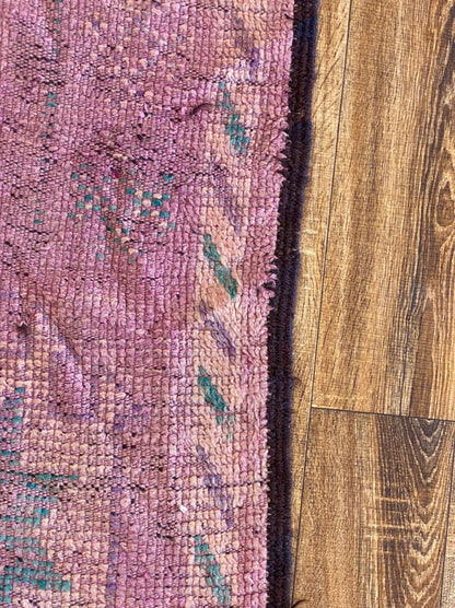 Grand tapis marocain violet 5x9 pieds.