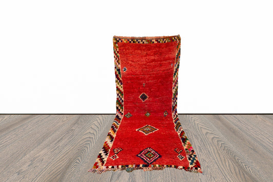 Grand tapis marocain vintage de 5 x 11 pieds.