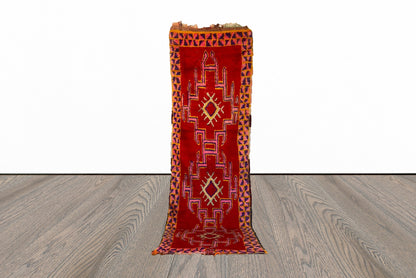 Tapis berbère marocain étroit de 2 x 9 pieds.