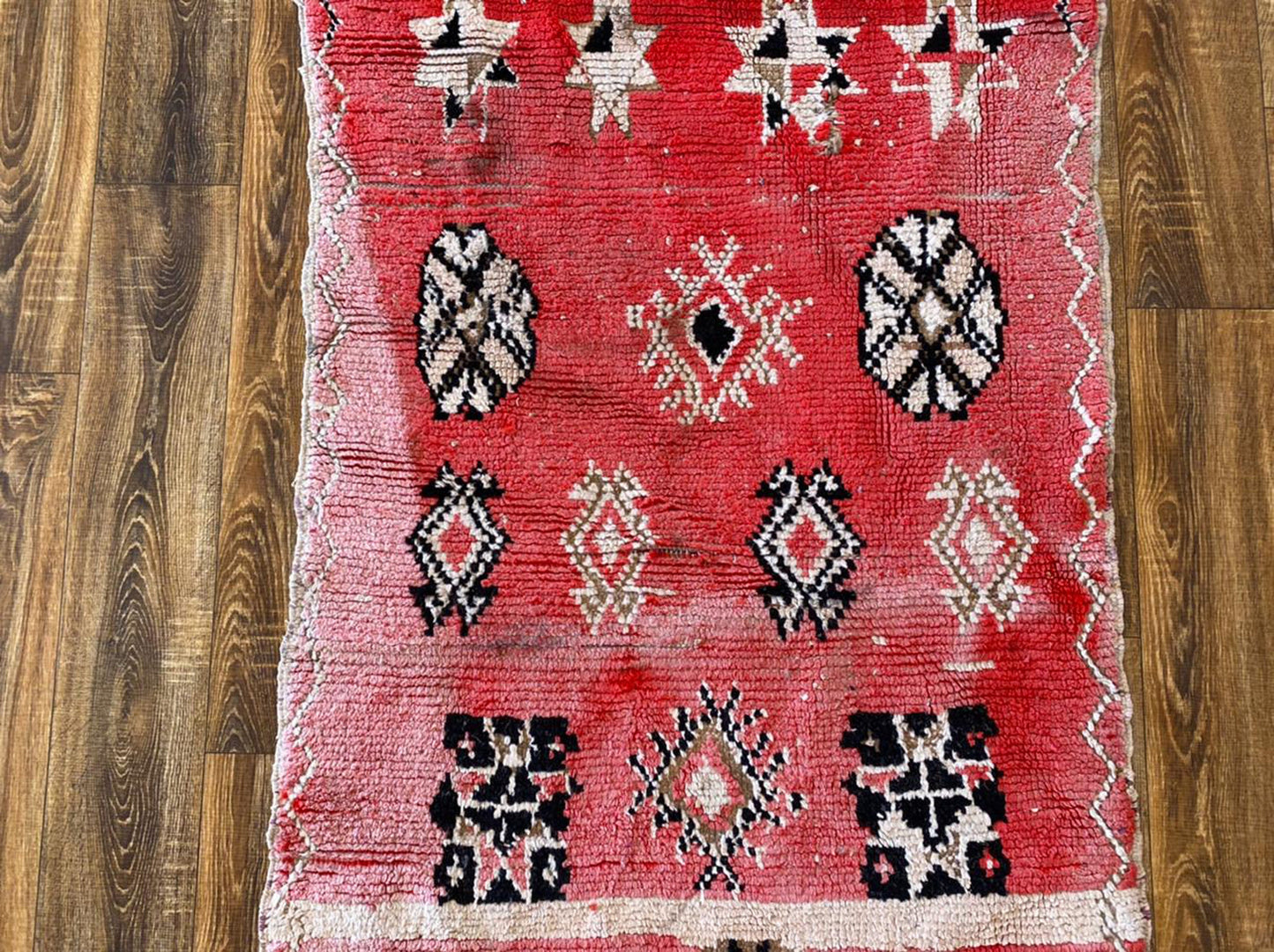 Tapis tissé marocain vintage 3x8 pieds.