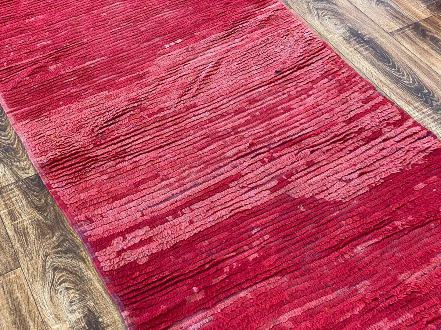 Tapis de couloir marocain vintage rouge 3x6 pi.