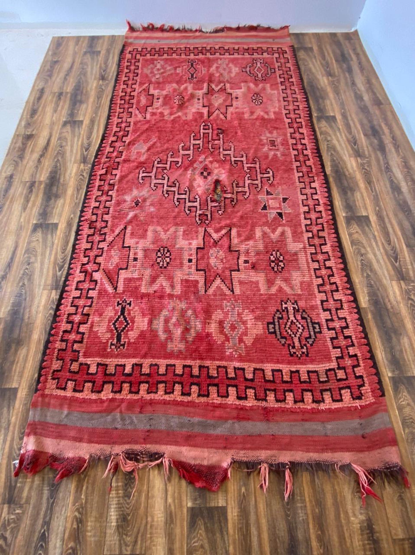 Grand tapis marocain vintage de 6 x 12 pieds.