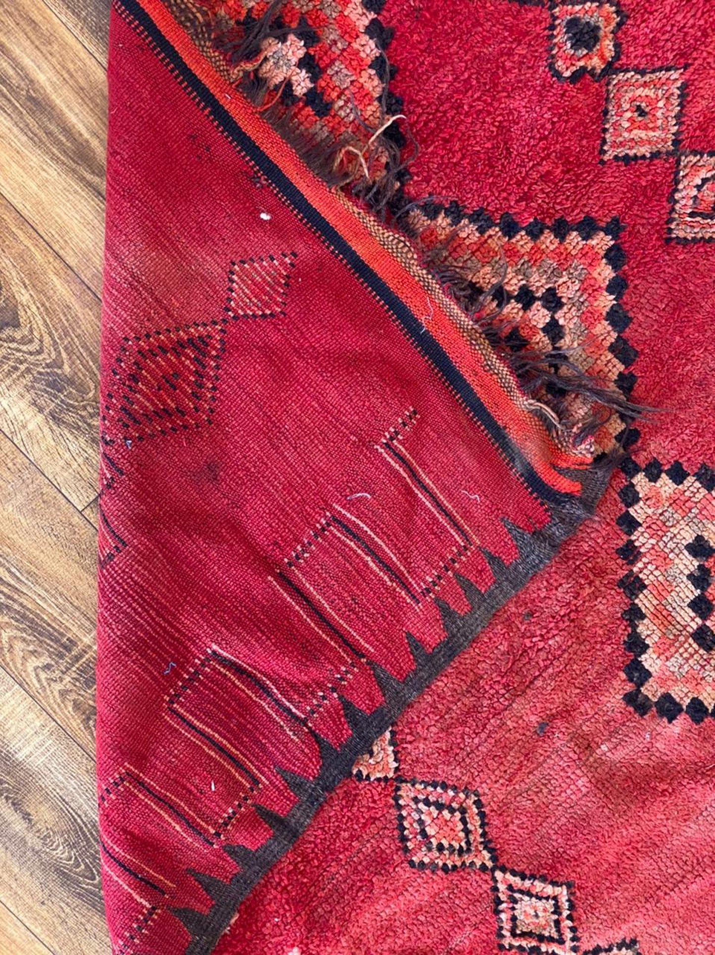 Grand tapis marocain vintage 5x10 pieds.