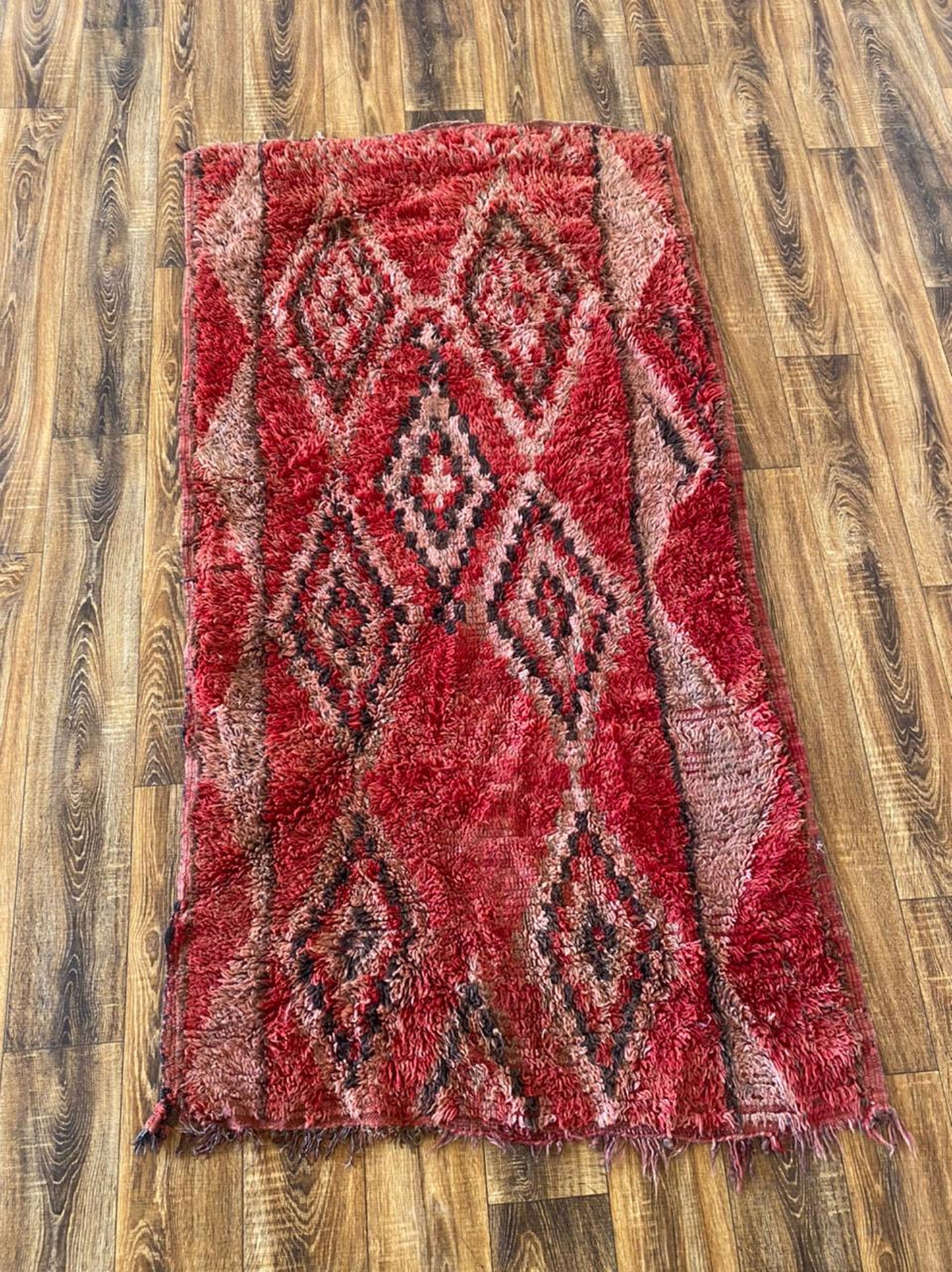 Tapis marocain en laine 3x6 pieds.