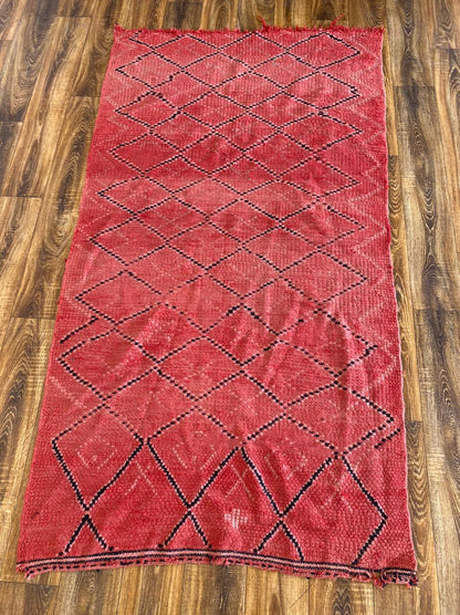 Tapis marocain rose vintage 4x7 pieds.