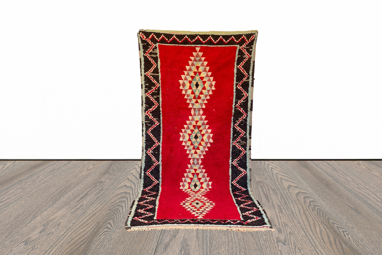 Grand tapis marocain vintage de 5 x 10 pieds.