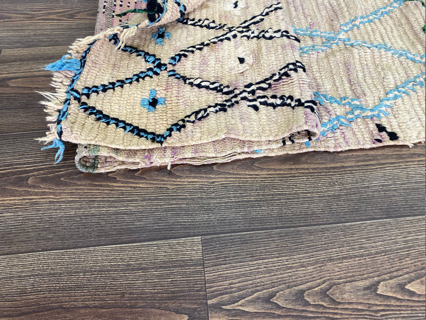 Tapis berbère vintage à losanges 3x9 pieds, tapis étroit tribal marocain en laine tissée.