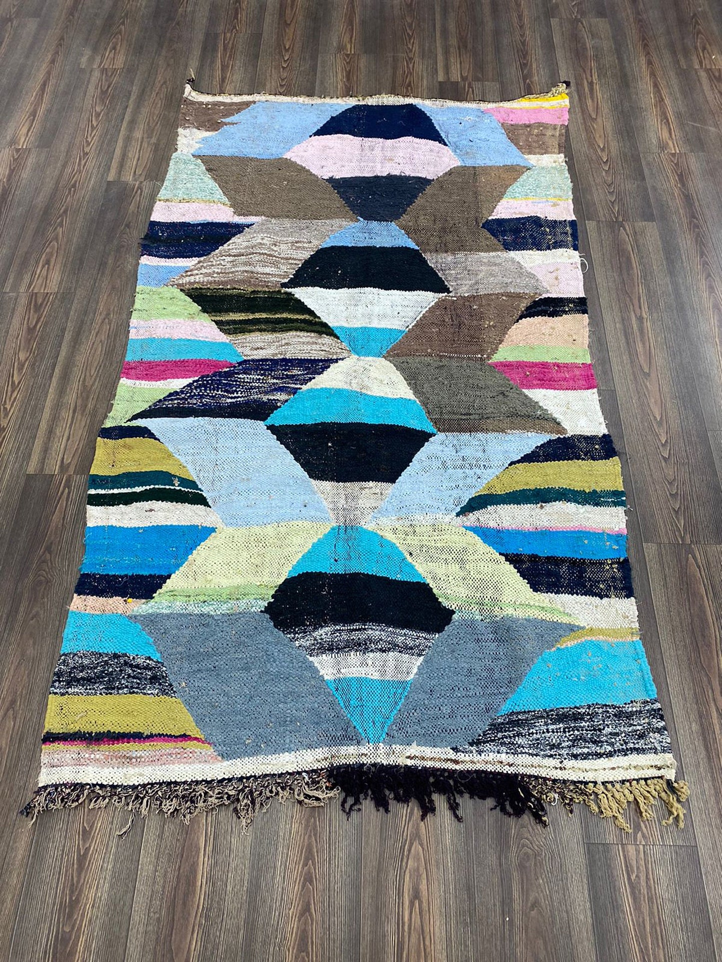 Tapis berbère Kilim 4x7 pieds, tapis marocain vintage à tissage plat.