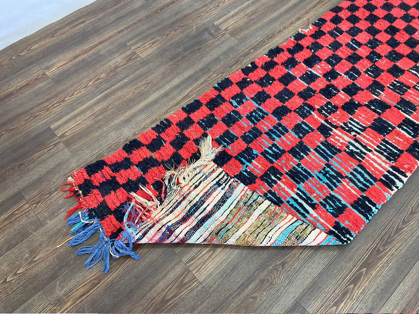 Tapis berbère tissé à carreaux noir et rouge 3x9 pieds, tapis de couloir étroit vintage marocain,