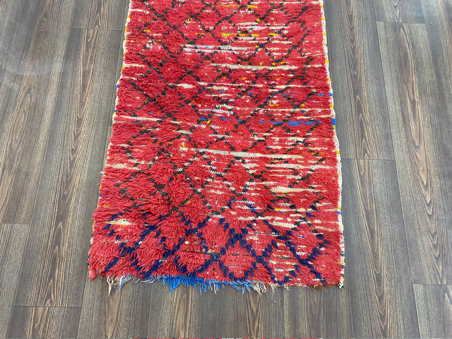 Tapis marocain vintage rouge délavé, tapis de couloir étroit 3 pi sur 9 pi.