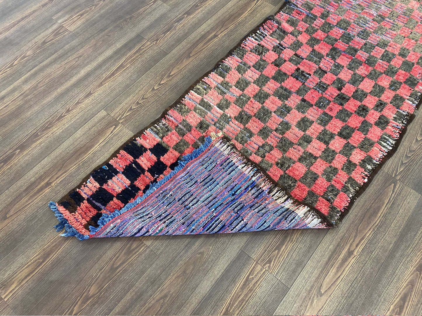 Tapis vintage rouge et noir, tapis de couloir à carreaux berbères 3 x 8 pieds.