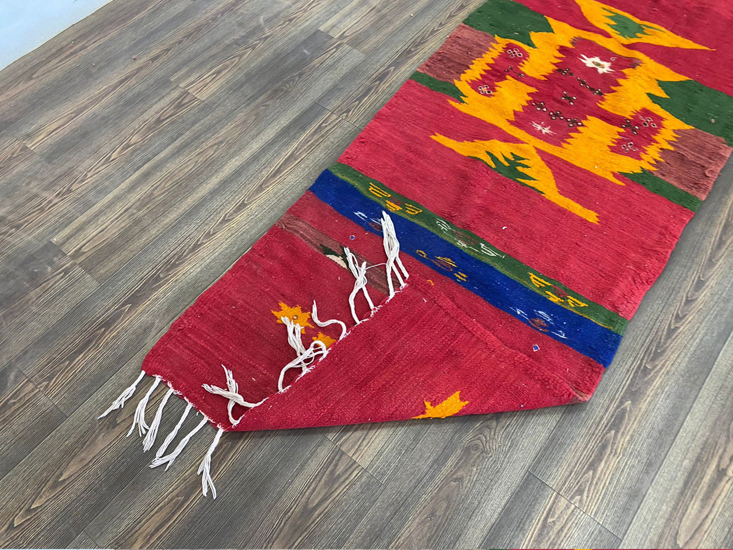 Tapis tissés à plat vintage Kilim marocain 3x8 pieds, tapis berbère étroit.