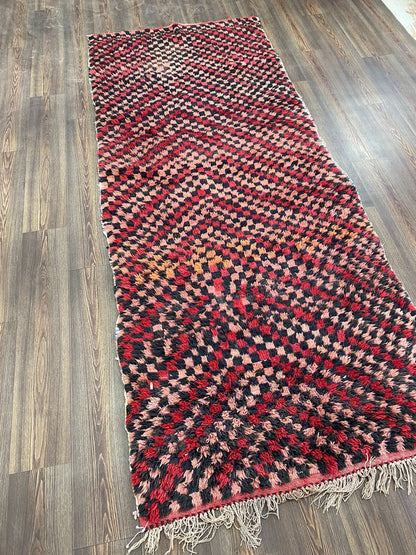 Tapis marocain vintage à rayures, à carreaux berbères 4 x 9 pieds.