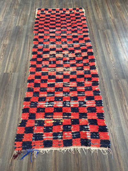 Tapis à carreaux marocain 3x8 pieds, tapis de couloir berbère vintage rouge et noir.